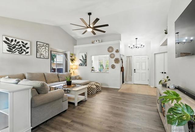23886 Red Clover Cir, Murrieta CA: https://media.crmls.org/mediaz/47b806fa-ce49-4153-bef9-a580688051b7.jpg