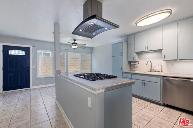 2286 Goddard Avenue, Simi Valley CA: https://media.crmls.org/mediaz/47b82520-d6d9-4588-9f88-cbe755949400.jpg
