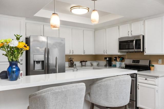 Detail Gallery Image 19 of 46 For 325 N Melrose Dr #a,  Vista,  CA 92083 - 2 Beds | 2 Baths