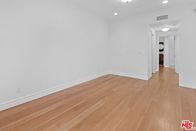 121 N Almont Drive, Beverly Hills CA: https://media.crmls.org/mediaz/47b967fe-8728-4613-9f92-8130fb94008f.jpg