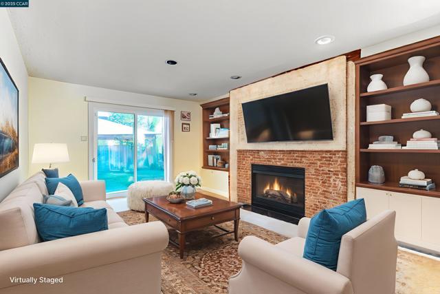 1971 Emerald St, Concord CA: https://media.crmls.org/mediaz/47b9868d-1391-4e7d-835a-f9dc8f388204.jpg