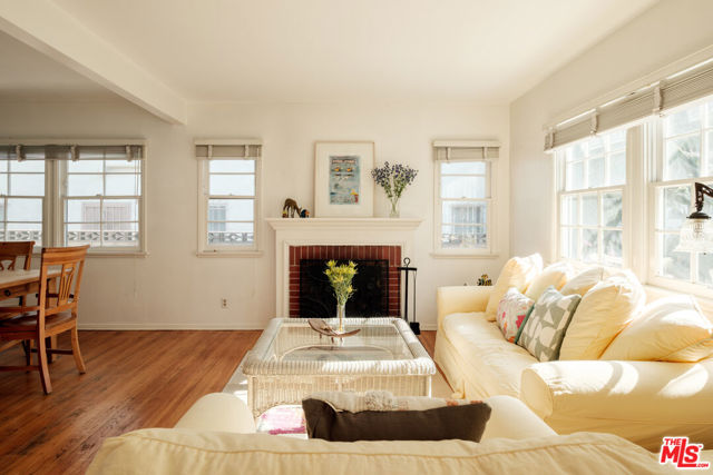 1030 N La Jolla Avenue, West Hollywood CA: https://media.crmls.org/mediaz/47b9a018-c19a-491d-bf68-bb0561bd2546.jpg