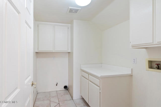 2219 Mapleleaf Avenue, Newbury Park CA: https://media.crmls.org/mediaz/47b9b725-9c65-47fb-8e69-cd9aa42b679d.jpg