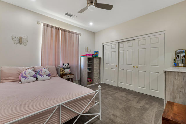 Image 18 of 49 For 37897 Chesterfield Street