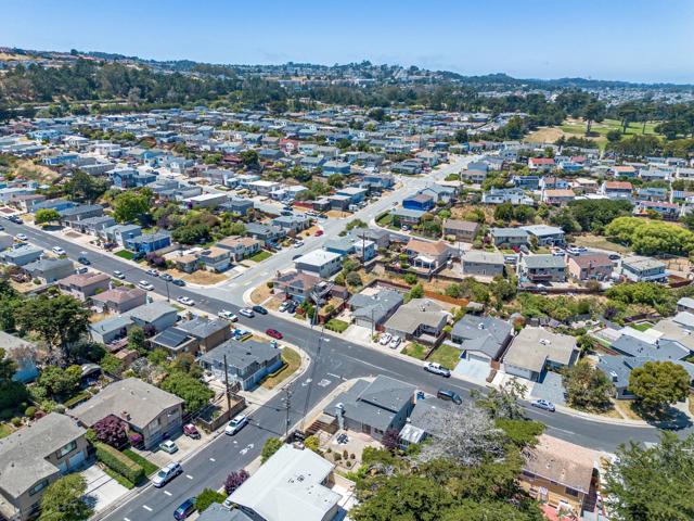 381 Granada Drive, South San Francisco CA: https://media.crmls.org/mediaz/47b9c7de-80ec-4417-bf67-df092828f7f0.jpg