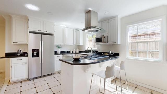 175 G Street, Redwood City CA: https://media.crmls.org/mediaz/47b9fca6-7c38-4abc-bece-4dc1d1310091.jpg