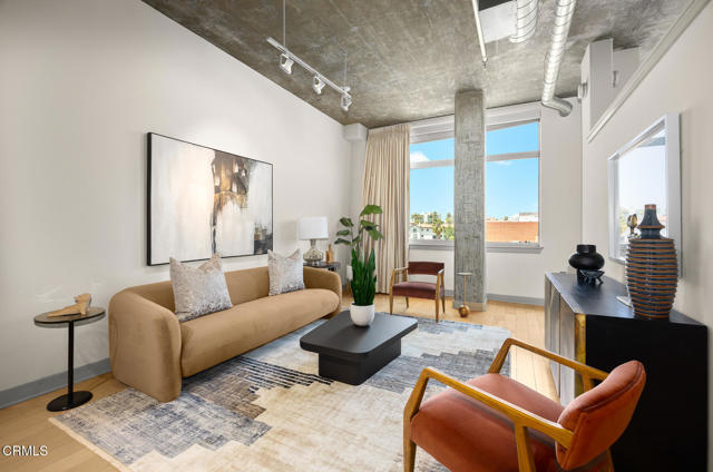 840 E Green Street, Pasadena CA: https://media.crmls.org/mediaz/47ba3ddc-698e-44d6-a8ec-097cda87e5c1.jpg
