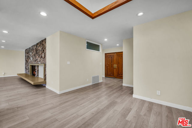 5137 Reynier Avenue, Los Angeles CA: https://media.crmls.org/mediaz/47ba8eb6-c07e-454f-bcd8-994ee0d6f408.jpg