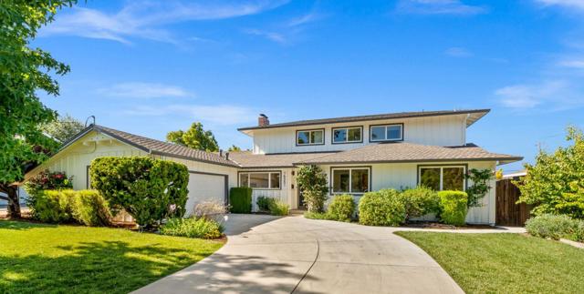 16251 Lilac Lane, Los Gatos CA: https://media.crmls.org/mediaz/47bb7034-529b-41b8-a3a5-d58327c3b476.jpg