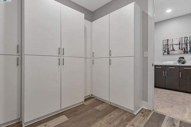 1380 Brookline Loop, Pleasanton CA: https://media.crmls.org/mediaz/47bb9160-bb01-4316-84df-1a2883d094a4.jpg