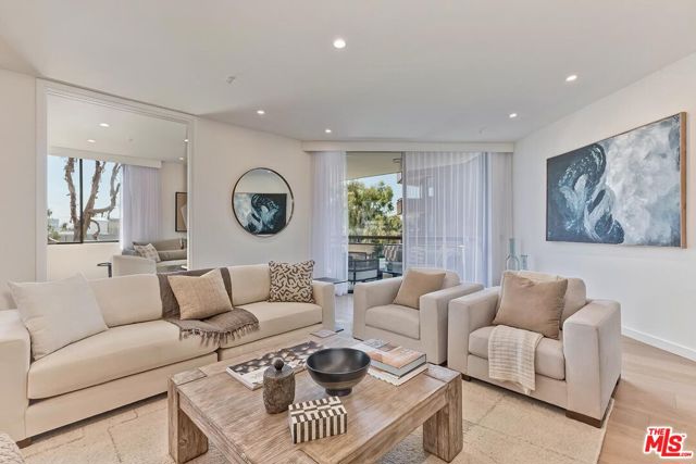 300 N Swall Drive, Beverly Hills CA: https://media.crmls.org/mediaz/47bc1261-eb8e-45ea-ae59-fe18d799d6cc.jpg