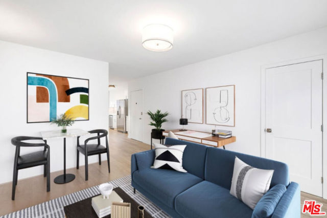 419 S Rexford Drive, Beverly Hills CA: https://media.crmls.org/mediaz/47bc4d89-352c-43aa-a784-3d20f4a42a2b.jpg