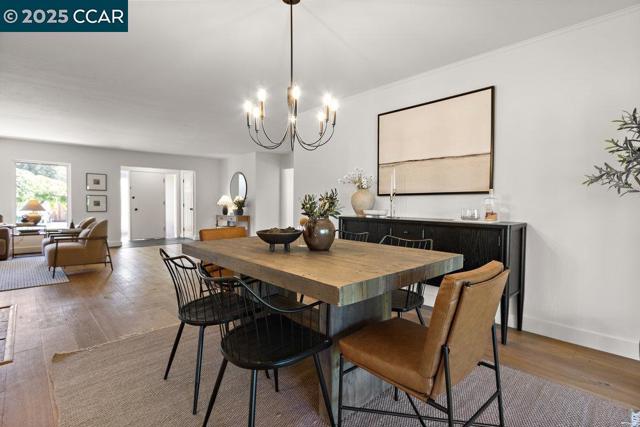 1071 Serrano Ct, Lafayette CA: https://media.crmls.org/mediaz/47bd03df-802a-4a8e-9688-87e61cbf16f5.jpg