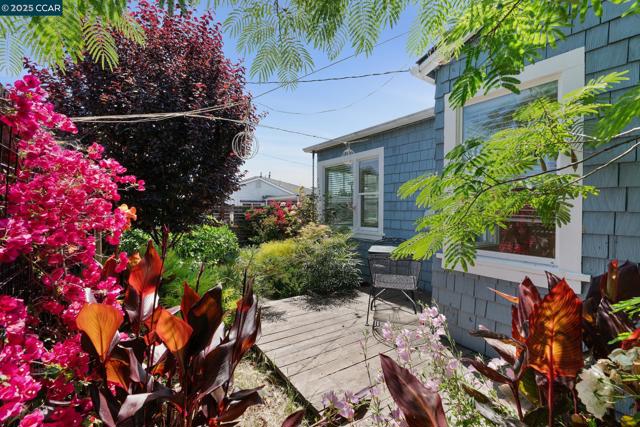 3020 Rose St., Martinez CA: https://media.crmls.org/mediaz/47bd615e-e732-45ec-9e3e-b8e7d47c004b.jpg