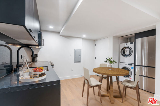 12320 MONTANA Avenue, Los Angeles CA: https://media.crmls.org/mediaz/47be468a-49f1-4f52-8cd5-6c331bd9a4ad.jpg