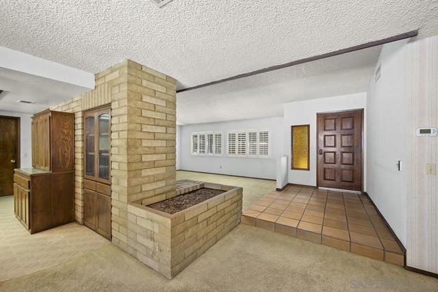 3718 Barbic Ct, Spring Valley CA: https://media.crmls.org/mediaz/47bea102-1cda-403e-a6b7-c966bfbd5451.jpg