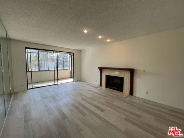 311 Bora Bora Way, Marina del Rey CA: https://media.crmls.org/mediaz/47bebf54-7f31-47fc-a884-816d42c24337.jpg