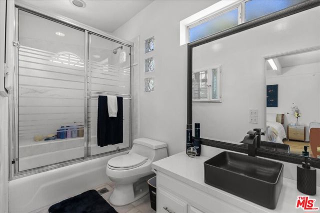 1422 Kenter Avenue, Los Angeles, California 90049, 4 Bedrooms Bedrooms, ,3 BathroomsBathrooms,Single Family Residence,For Sale,Kenter,24411685