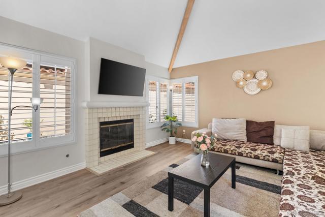 12027 Caminito Corriente, San Diego CA: https://media.crmls.org/mediaz/47beef58-c7f1-4541-bdea-14da85fd3408.jpg