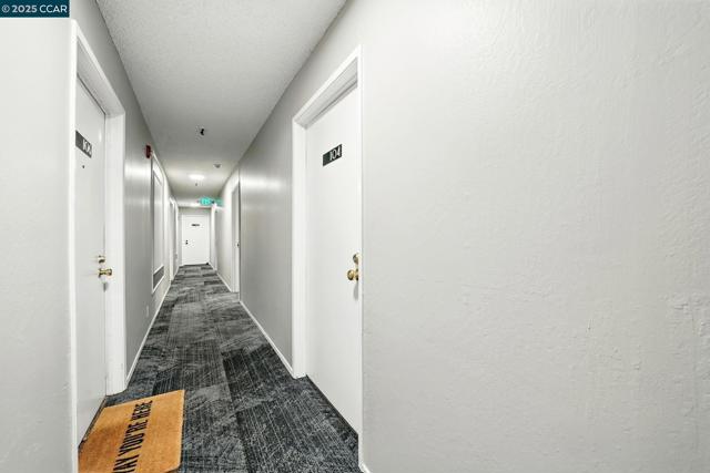 325 Lenox Ave, Oakland CA: https://media.crmls.org/mediaz/47c05798-5c5e-4990-ae9b-491a479fafb8.jpg