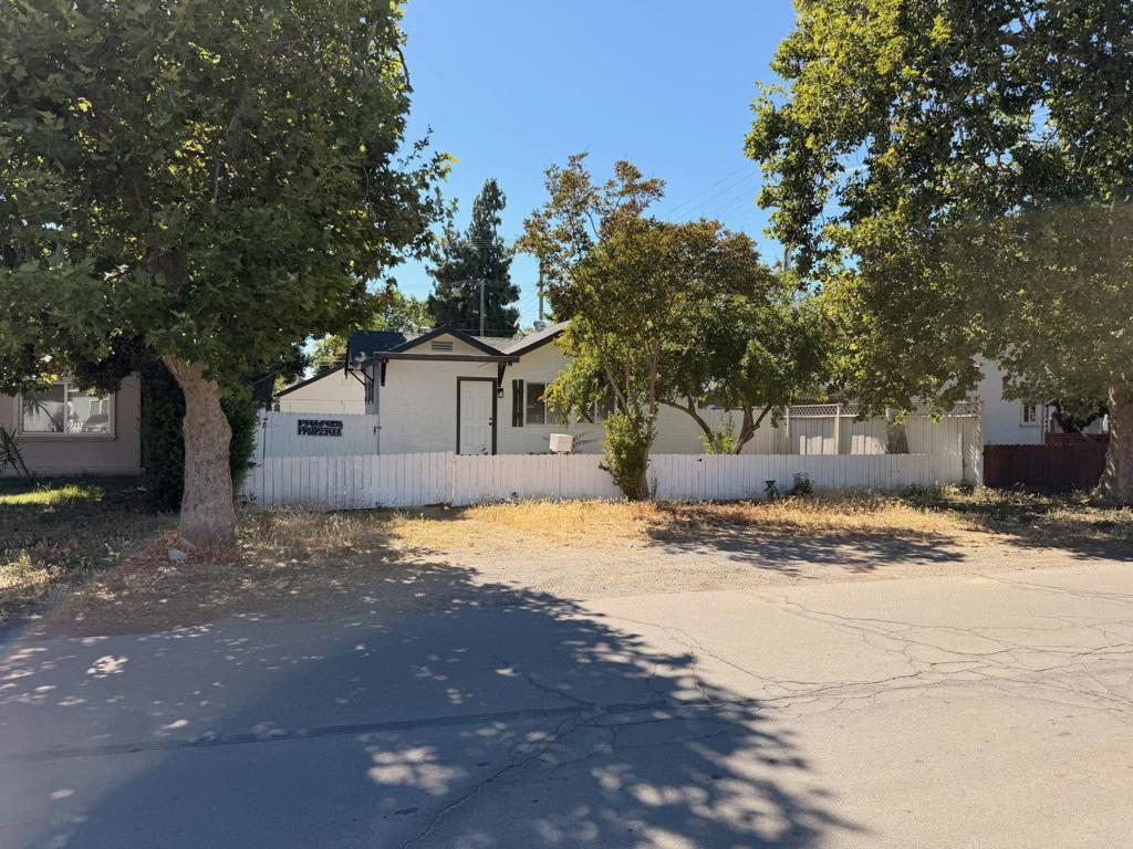 1505 Victoria Drive