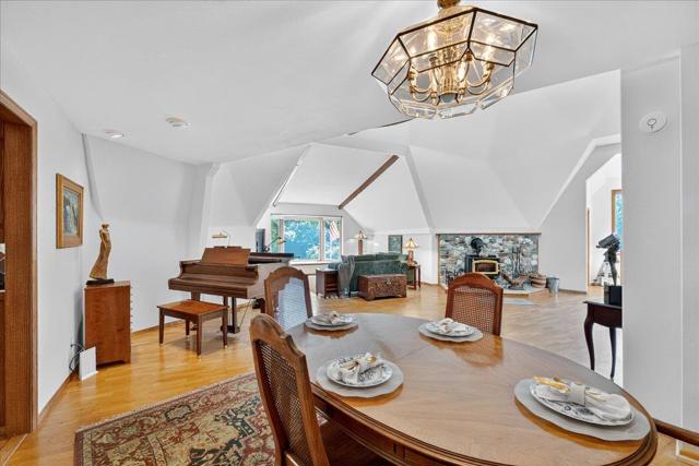 5224 Twin Falls Road, Morgan Hill CA: https://media.crmls.org/mediaz/47c0dff8-39ab-4eac-b25a-004b4cf2c80f.jpg