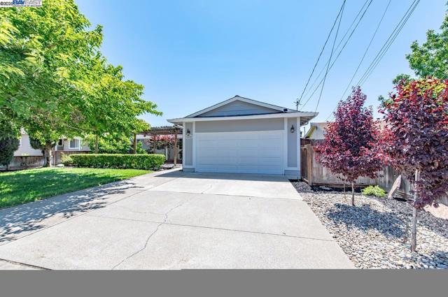285 Edythe St, Livermore CA: https://media.crmls.org/mediaz/47c11f9b-47f4-48a4-bfd7-6aeacce2b7ac.jpg