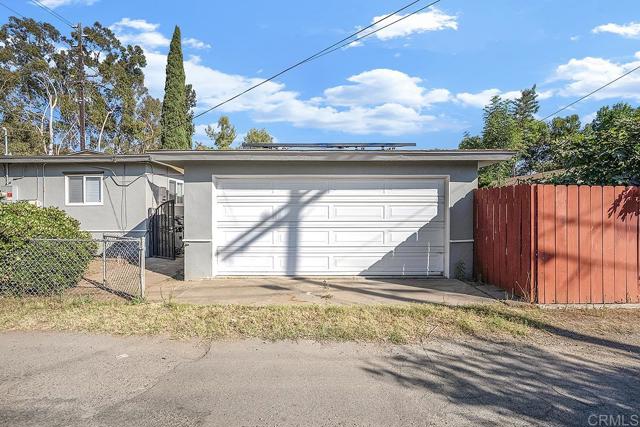 1137 S Pine Street, Escondido CA: https://media.crmls.org/mediaz/47c1c957-7a77-4320-b2e1-938cae91de32.jpg