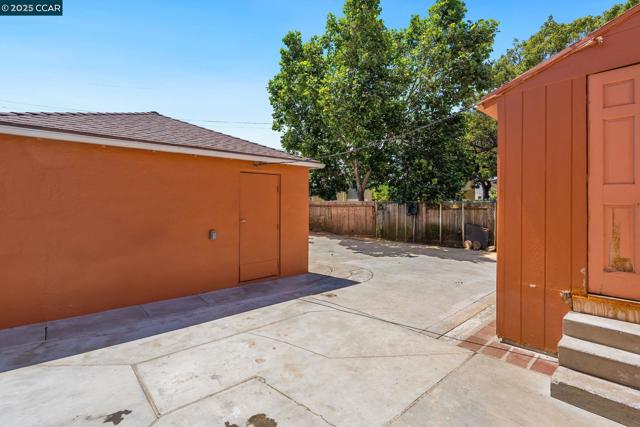 66 Murdock St, Richmond CA: https://media.crmls.org/mediaz/47c1ff1e-457f-4d8c-93bc-3079b1d440f6.jpg
