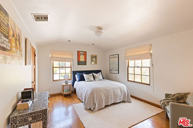 306 AMALFI Drive, Santa Monica CA: https://media.crmls.org/mediaz/47c2965d-e72f-4864-8e36-3a654c3dfb6f.jpg