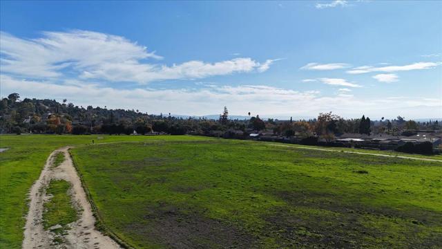 236 S Claremont Avenue, San Jose CA: https://media.crmls.org/mediaz/47c3212e-5197-457e-9b28-b86132aa5767.jpg