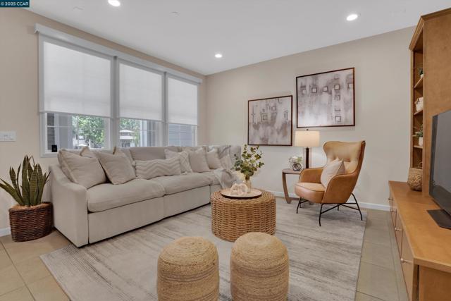 1734 Catalina Ct, Livermore CA: https://media.crmls.org/mediaz/47c32a25-79c6-4a98-a7a8-27979cda7d72.jpg