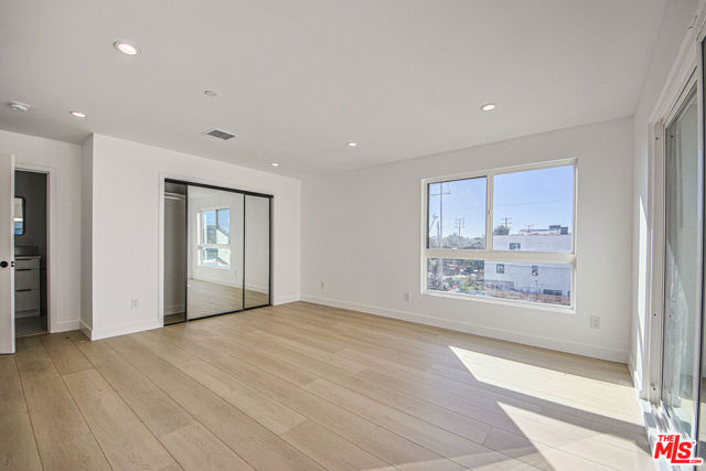 5709 Auckland Avenue, North Hollywood CA: https://media.crmls.org/mediaz/47c39e58-38a8-46aa-bbe2-b88a9daefe72.jpg