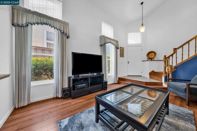 214 S Wildwood, Hercules CA: https://media.crmls.org/mediaz/47c3b199-290e-4267-8f10-8f53692686c5.jpg