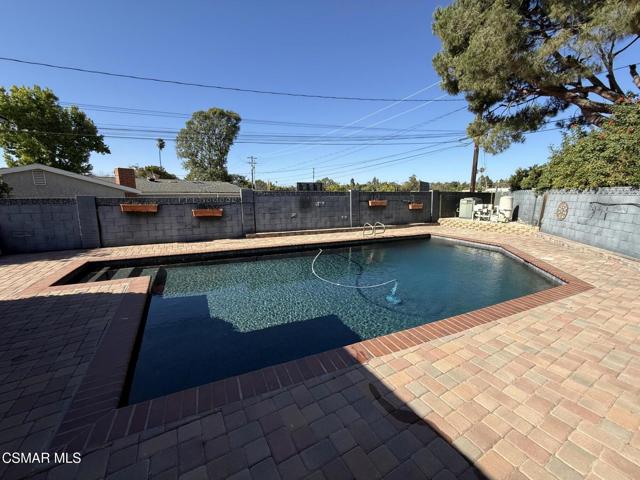 2340 Aldrich Circle, Thousand Oaks CA: https://media.crmls.org/mediaz/47c571ee-067e-45a5-967f-b7fdacc40176.jpg