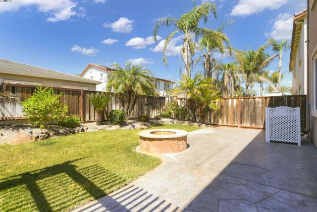 5618 Arcadia Cir, Discovery Bay CA: https://media.crmls.org/mediaz/47c5c369-3b2e-4230-9068-c02eb605641e.jpg