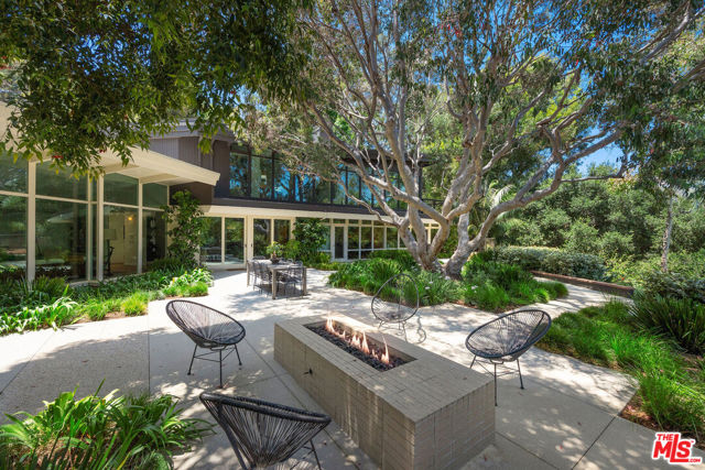 2179 Mandeville Canyon Road, Los Angeles CA: https://media.crmls.org/mediaz/47c64f67-e6f0-41fe-ba5c-e483a501908e.jpg