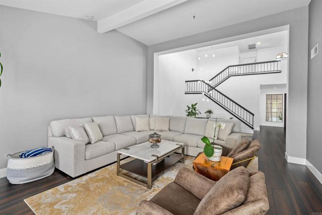 Detail Gallery Image 11 of 48 For 1922 Spyglass Cir, Vista,  CA 92081 - 4 Beds | 2/1 Baths