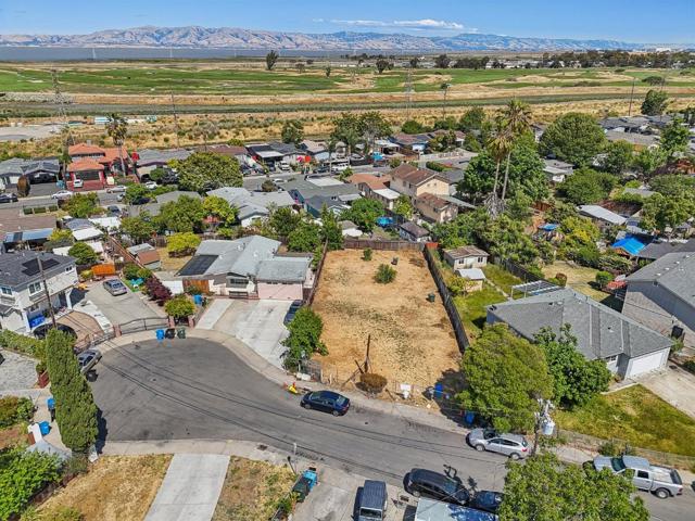 108 Lotus Way, East Palo Alto CA: https://media.crmls.org/mediaz/47c7dc58-9b76-44cf-a122-8f6e5ee8c1f6.jpg