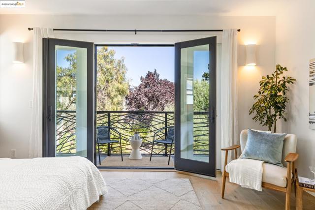5734 Maccall St, Oakland CA: https://media.crmls.org/mediaz/47c7f859-1f80-494e-b49f-63e01ea4f493.jpg