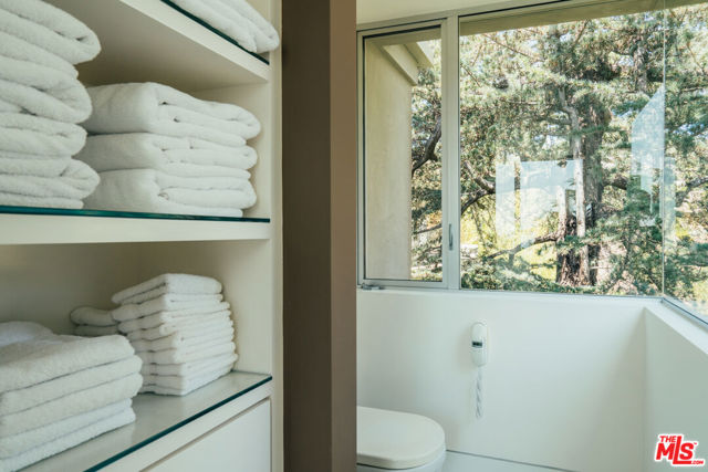 1470 CARLA, Beverly Hills CA: https://media.crmls.org/mediaz/47c8b385-c92b-4675-975e-18a9ab3a023f.jpg