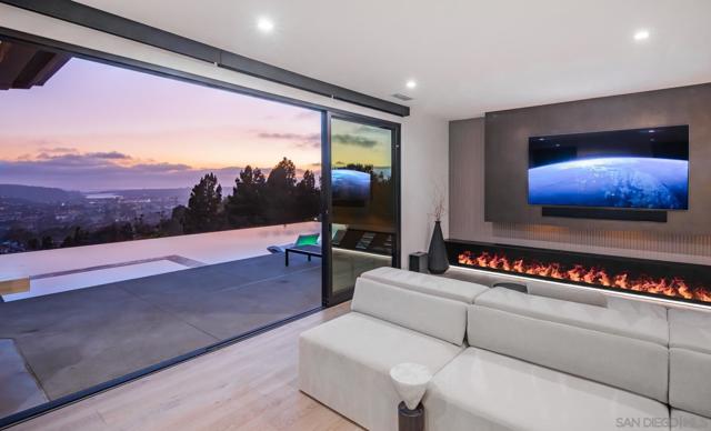 3240 Piragua St, Carlsbad CA: https://media.crmls.org/mediaz/47c8b6c7-78f8-4c5c-a5b2-8f94d0154787.jpg