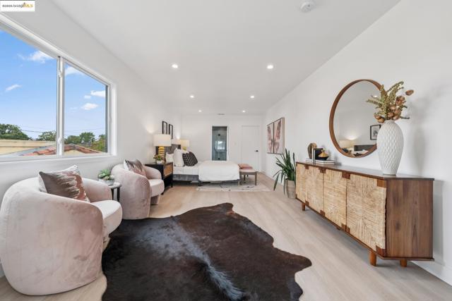 1207 Cedar St, Berkeley CA: https://media.crmls.org/mediaz/47c943a7-81b7-4aa3-b92d-b7cb4f18eacb.jpg