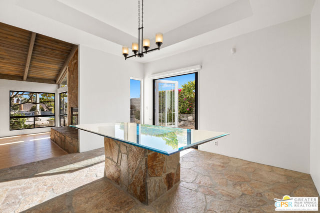 Image 15 of 47 For 71751 Magnesia Falls Drive