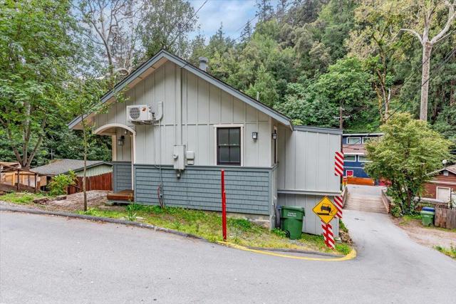 19140 Laurel Drive, Los Gatos CA: https://media.crmls.org/mediaz/47c9dce8-399d-4602-9705-e19958c17453.jpg