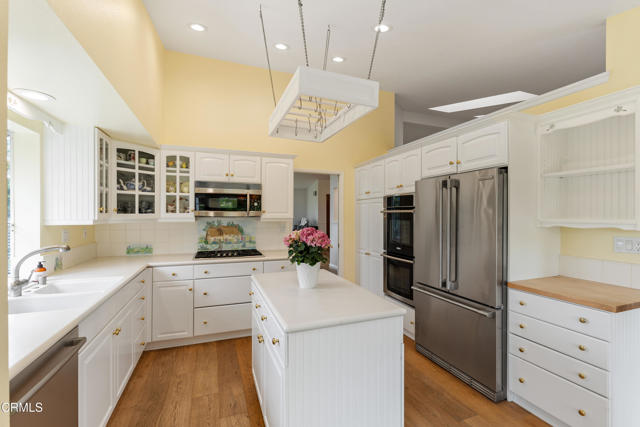 6861 Aviano Drive, Camarillo CA: https://media.crmls.org/mediaz/47c9e8b6-c9c1-447f-83a7-8343fc3eb525.jpg