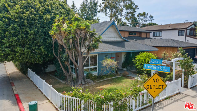 1318 Ozone Avenue, Santa Monica, California 90405, 3 Bedrooms Bedrooms, ,2 BathroomsBathrooms,Single Family Residence,For Sale,Ozone,24430895