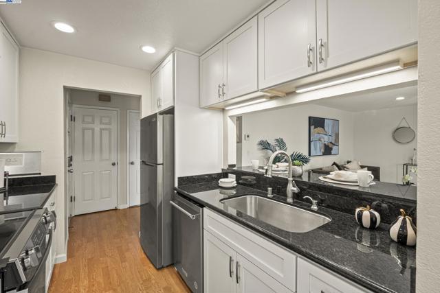 21071 Gary Dr, Hayward CA: https://media.crmls.org/mediaz/47ca195d-a3ce-4355-8731-c0960b9f85f3.jpg