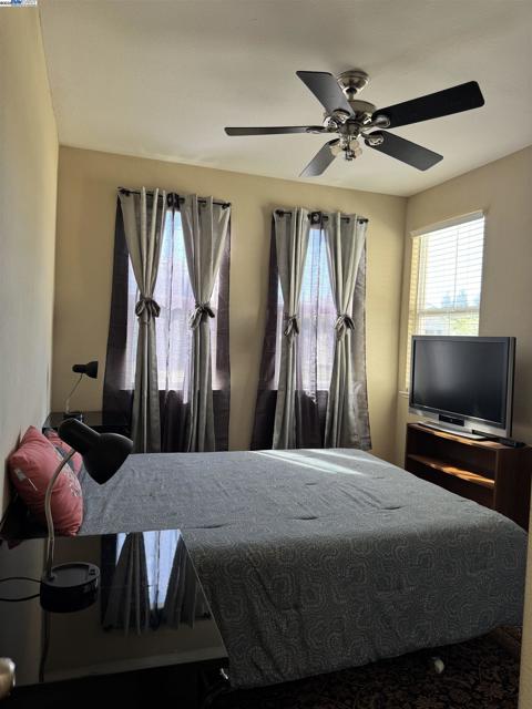 10342 Mono Ct, Stockton CA: https://media.crmls.org/mediaz/47ca537d-2394-4aa4-a8d9-d1490f6ceebc.jpg