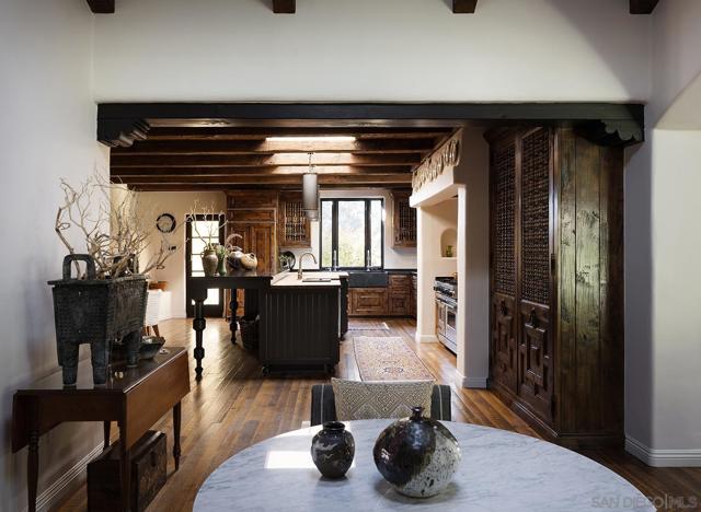 6977 Las Colinas, Rancho Santa Fe CA: https://media.crmls.org/mediaz/47ca6375-9fea-4a6f-9d89-a785c0b9161f.jpg